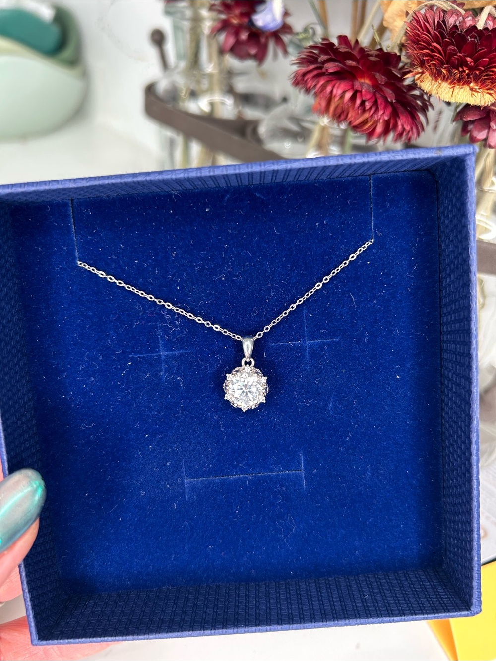 2CT Moissanite rose and thorn pendant with chain